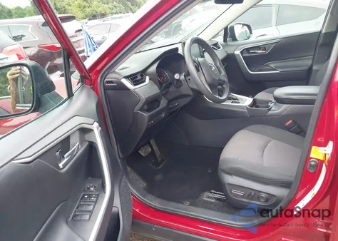 2019 Toyota Rav4 Xle z USA, uszkodzony, nr VIN 2T3P1RFV0KW057297